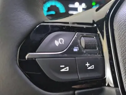 Photo 27 Peugeot 2008  Hybrid 110 e-DCS6
