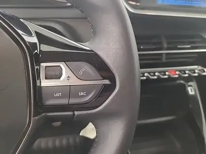 Photo 21 Peugeot 2008  PureTech 100 S&S BVM6