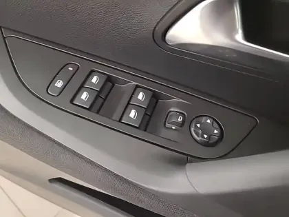 Photo 54 Peugeot 2008  PureTech 100 S&S BVM6
