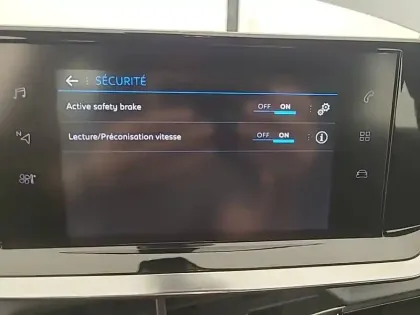Photo 47 Peugeot 2008  PureTech 100 S&S BVM6