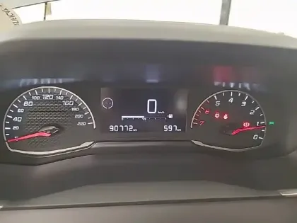 Photo 37 Peugeot 2008  PureTech 100 S&S BVM6