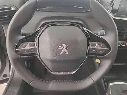 Photo 8 Peugeot 2008  PureTech 100 S&S BVM6