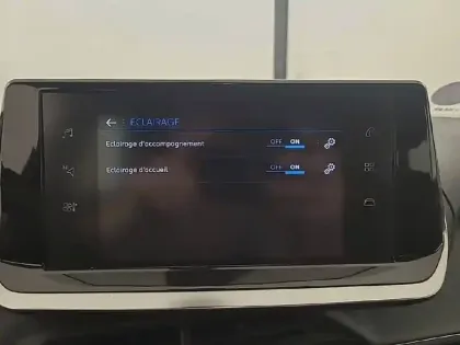 Photo 17 Peugeot 2008  PureTech 100 S&S BVM6