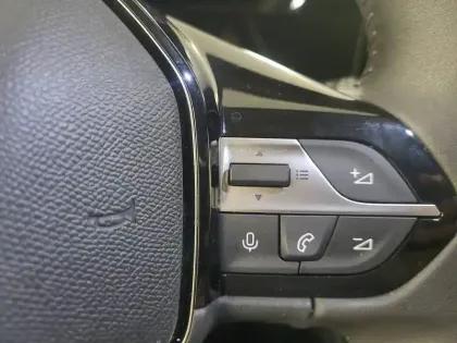 Photo 18 Peugeot 308  Hybrid 145 e-DCS6