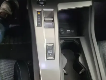 Photo 17 Peugeot 308  Hybrid 145 e-DCS6