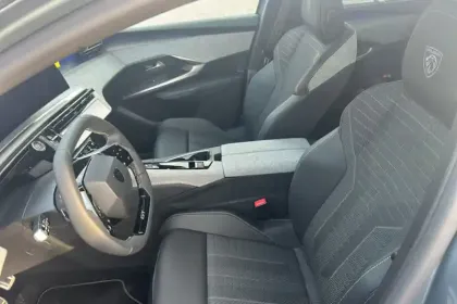 Photo 9 Peugeot 5008  Hybrid 145 ch e-DCS6