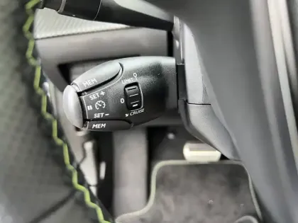 Photo 37 Peugeot 2008  Hybrid 145 e-DCS6