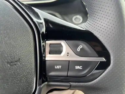 Photo 36 Peugeot 2008  Hybrid 145 e-DCS6