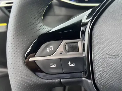 Photo 35 Peugeot 2008  Hybrid 145 e-DCS6