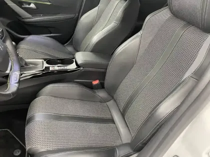 Photo 40 Peugeot 208  PureTech 100 S&S BVM6