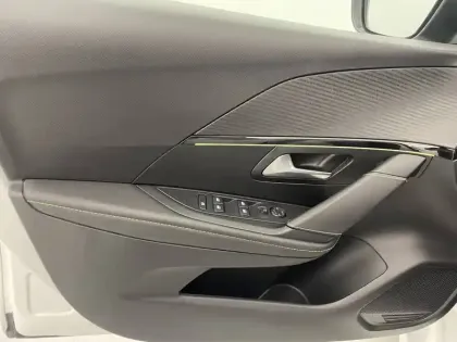 Photo 52 Peugeot 208  PureTech 100 S&S BVM6