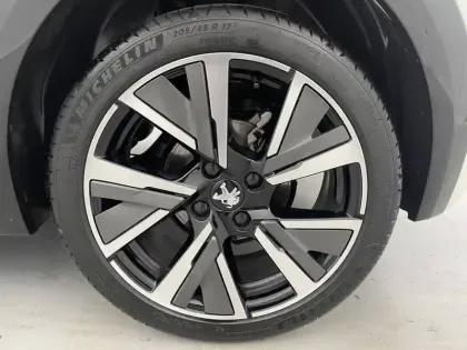Photo 45 Peugeot 208  PureTech 100 S&S BVM6