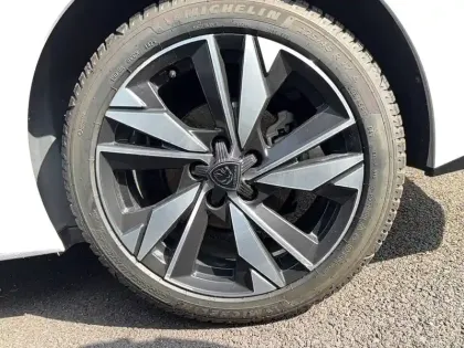 Photo 10 Peugeot 308  SW BlueHDi 130ch S&S EAT8