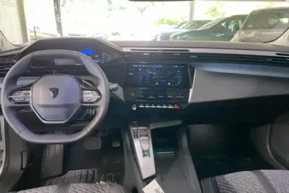Photo 15 Peugeot 308  Plug-in Hybrid 195 ch e-DCS7