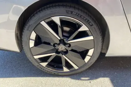 Photo 10 Peugeot 308  SW Plug-in Hybrid 195 ch e-DCS7
