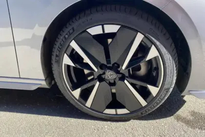Photo 9 Peugeot 308  SW Plug-in Hybrid 195 ch e-DCS7
