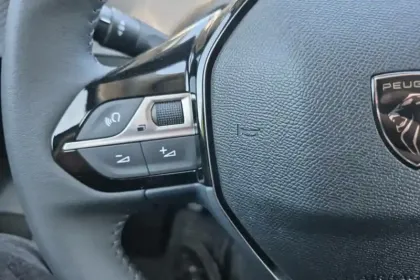 Photo 18 Peugeot 208  Turbo 100 ch BVM6