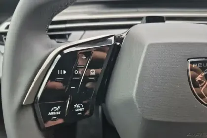 Photo 19 Peugeot 5008  Hybrid 145 ch e-DCS6