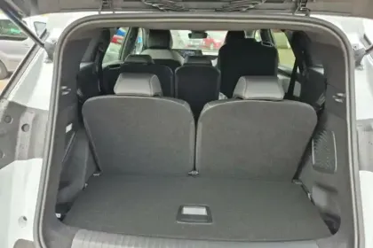 Photo 8 Peugeot 5008  Hybrid 145 ch e-DCS6