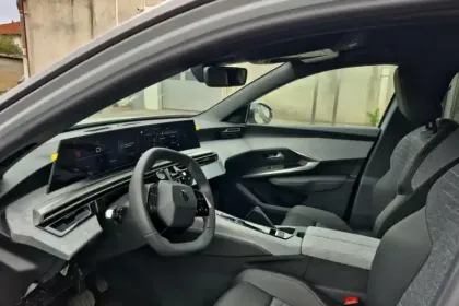 Photo 10 Peugeot 5008  Hybrid 145 ch e-DCS6