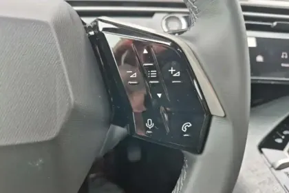 Photo 20 Peugeot 5008  Hybrid 145 ch e-DCS6
