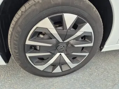 Photo 25 Peugeot 208  Hybrid 110 ch e-DCS6