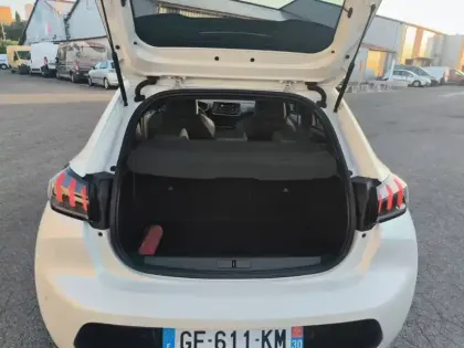 Photo 15 Peugeot 208  PureTech 100 S&S EAT8