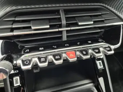 Photo 14 Peugeot 208  Electrique 50 kWh 136ch
