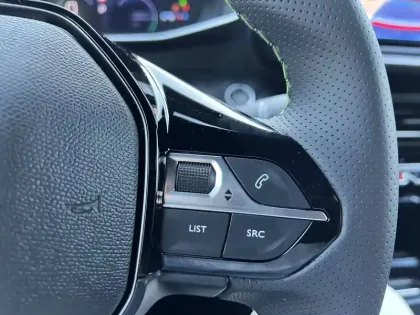 Photo 31 Peugeot 2008  Hybrid 145 e-DCS6
