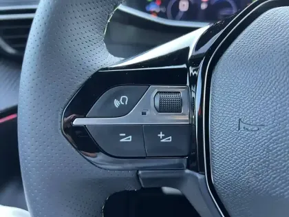 Photo 30 Peugeot 2008  Hybrid 145 e-DCS6
