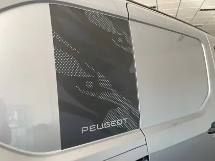 Photo 12 Peugeot Partner  FGN DIESEL 130 CH M AUT