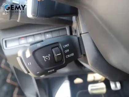 Photo 18 Peugeot 3008  Hybrid 225 e-EAT8