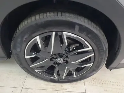 Photo 8 Peugeot 5008  Hybrid 145 ch e-DCS6