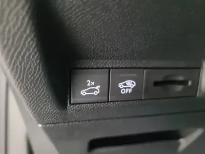 Photo 20 Peugeot 5008  Hybrid 145 ch e-DCS6