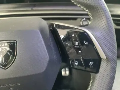 Photo 18 Peugeot 5008  Hybrid 145 ch e-DCS6