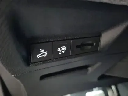 Photo 52 Peugeot 5008  Hybrid 145 ch e-DCS6