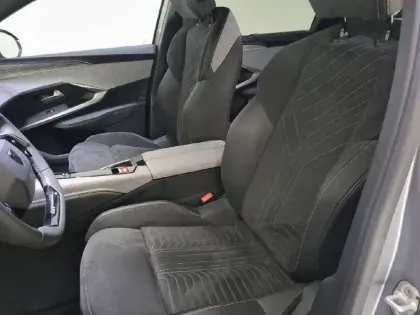 Photo 34 Peugeot 5008  Hybrid 145 ch e-DCS6