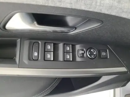 Photo 21 Peugeot 5008  Hybrid 145 ch e-DCS6
