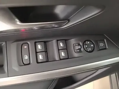 Photo 23 Peugeot 3008  Hybrid 145 e-DCS6
