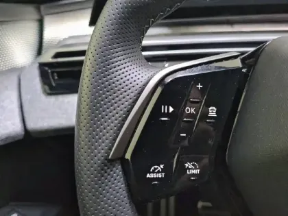 Photo 27 Peugeot 3008  Hybrid 145 e-DCS6