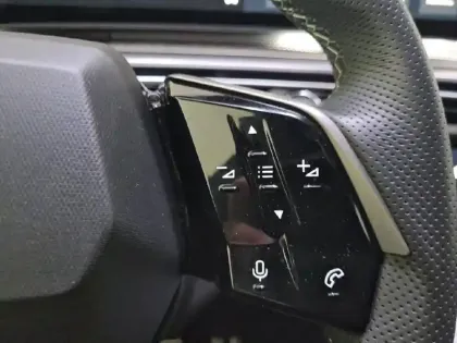 Photo 28 Peugeot 3008  Hybrid 145 e-DCS6