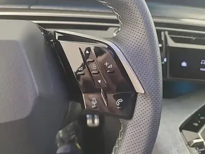 Photo 25 Peugeot 5008  Hybrid 145 ch e-DCS6