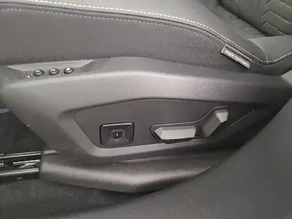 Photo 29 Peugeot 5008  Hybrid 145 ch e-DCS6