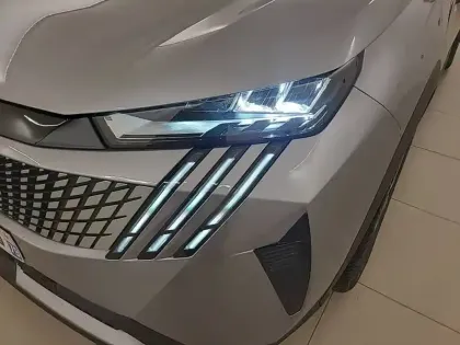 Photo 48 Peugeot 3008  Electrique 210 ch 73 kWh