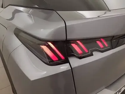 Photo 49 Peugeot 3008  Electrique 210 ch 73 kWh