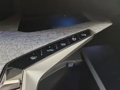Photo 23 Peugeot 3008  Electrique 210 ch 73 kWh