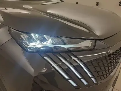 Photo 15 Peugeot 3008  Electrique 210 ch 73 kWh
