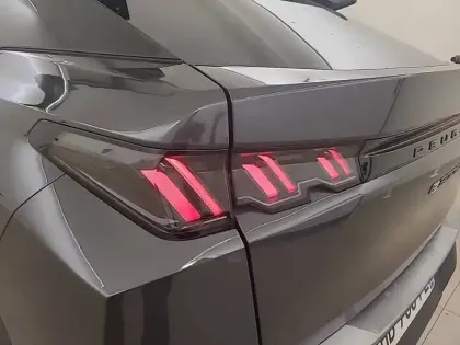 Photo 16 Peugeot 3008  Electrique 210 ch 73 kWh