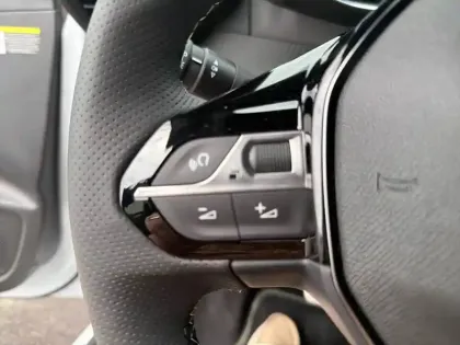 Photo 19 Peugeot 208  Hybrid 145 ch e-DCS6