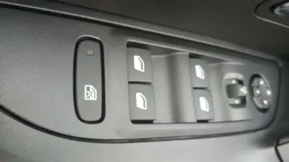 Photo 17 Peugeot 2008  Hybrid 145 e-DCS6